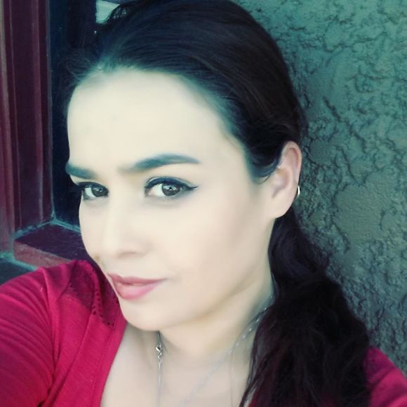 Meet your Posher, Cassandra - Picture 1 of 1